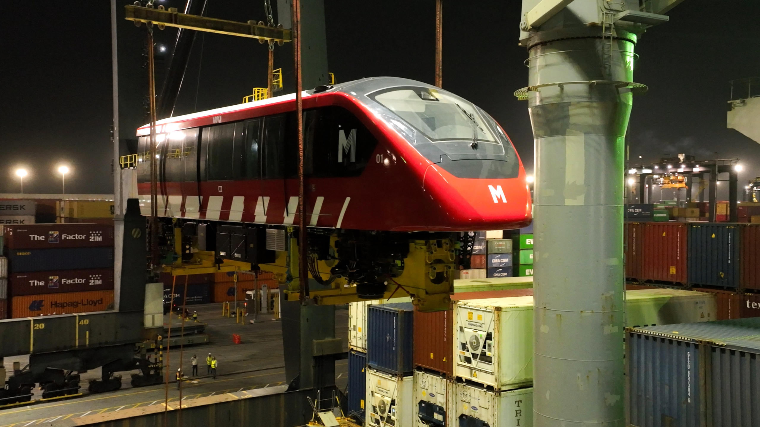 LLEGAN EL PRIMER TREN Y 4 VAGONES DEL MONORRIEL DE SANTIAGO